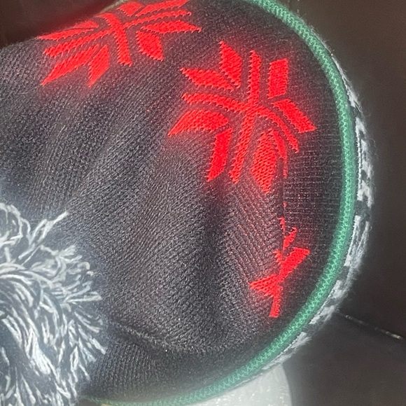 PINK Victoria's Secret Black and Pink Snowflake Beanie hat - Picture 5 of 5